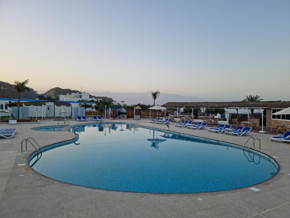 Holiday Beach Resort Dibba Bagian luar foto