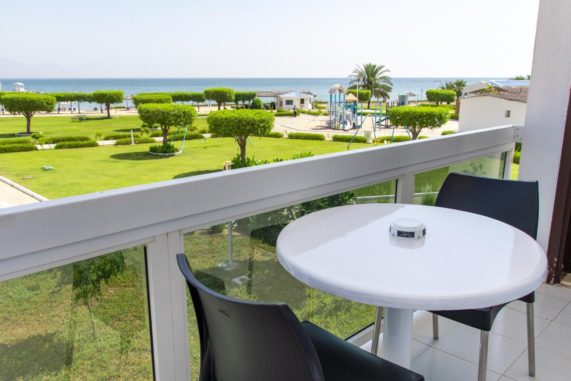Holiday Beach Resort Dibba Bagian luar foto
